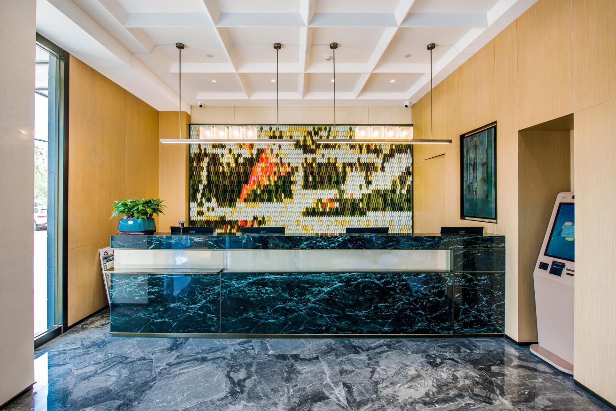 Yiwu Baide Theme Hotel Exterior photo